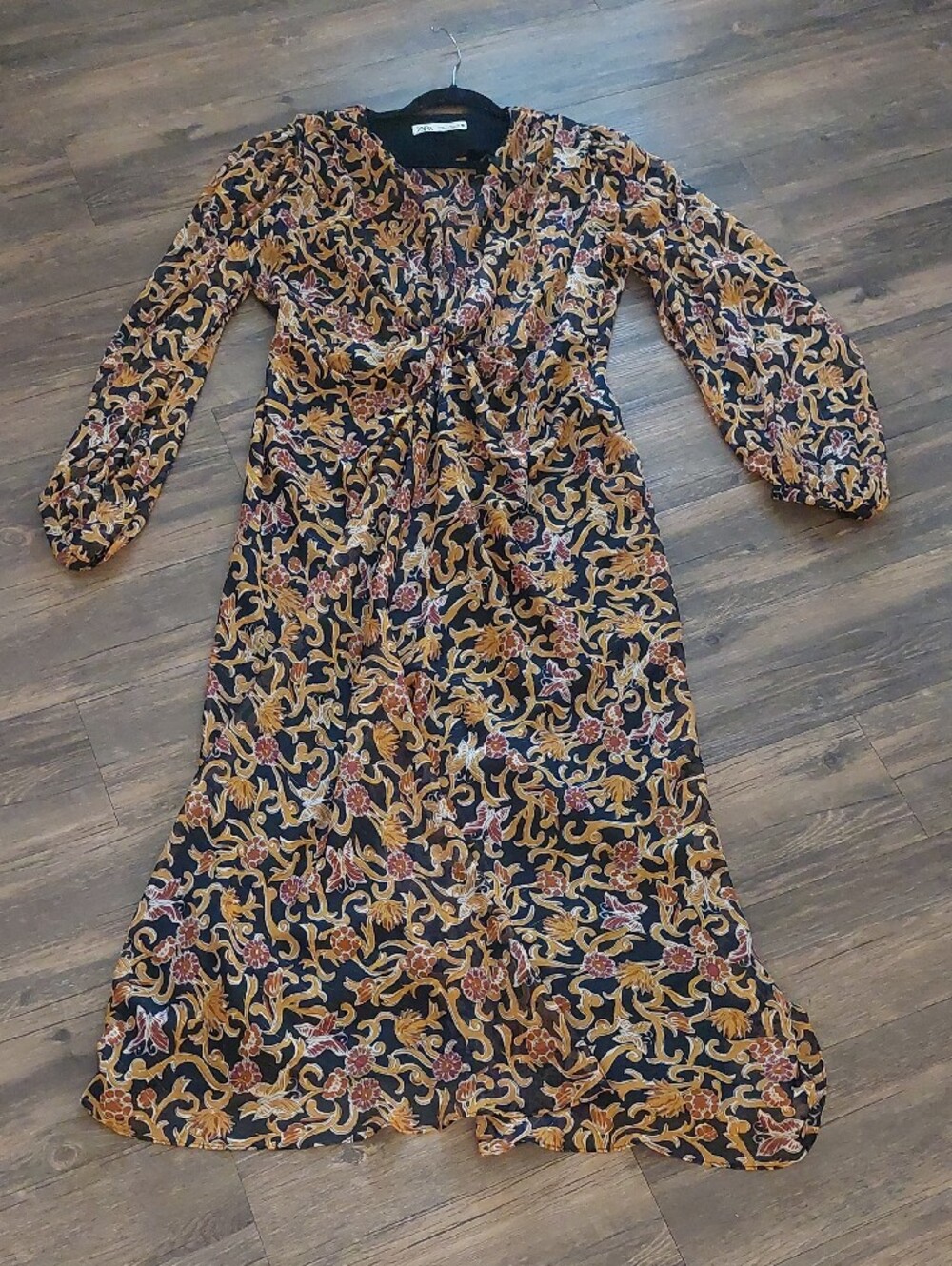 Zara Maxi Dress. - Picture 11 of 11